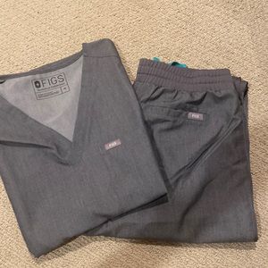 FIGS Brand Scrub Set